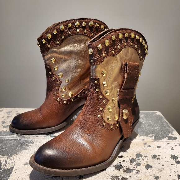 Vince Camuto Shoes - Vince Camuto "Madalissa" Studded Ankle Cowboy Boot Women's Size 6